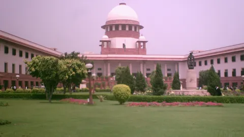 फ़ाइल फ़ोटो: भारत का सुप्रीम कोर्ट भवन