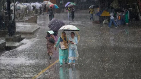 IMD ने दिल्ली और उत्तर भारत में ओलावृष्टि और बारिश का अलर्ट जारी किया